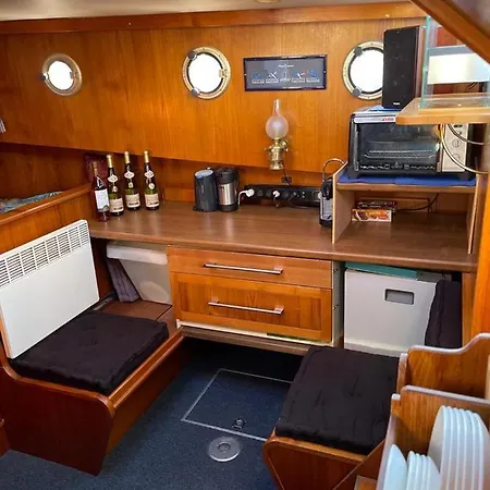 Bateau La Rochelle Botel *